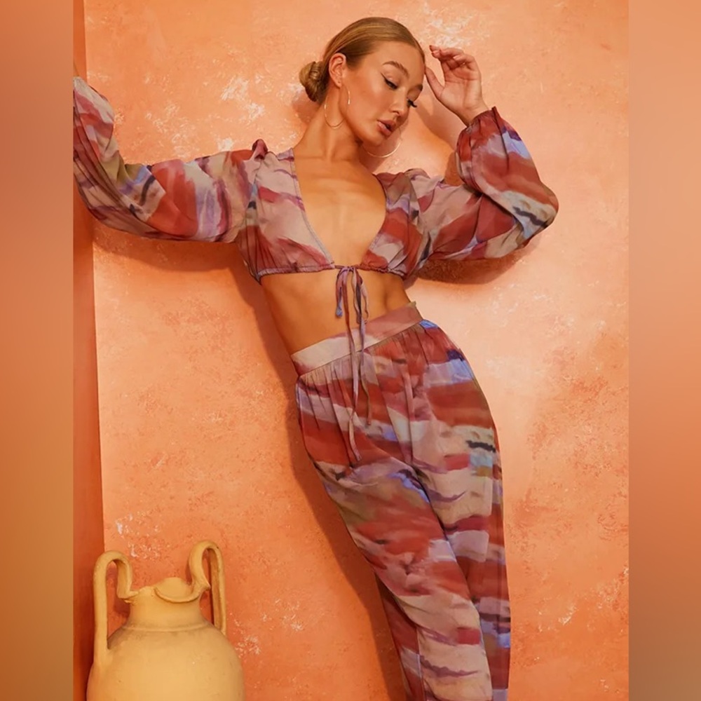 Inthestyle Yasmin Devonport Abstract print Plunge top